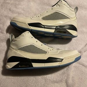 Jordan flight size 10.5 used no laces.